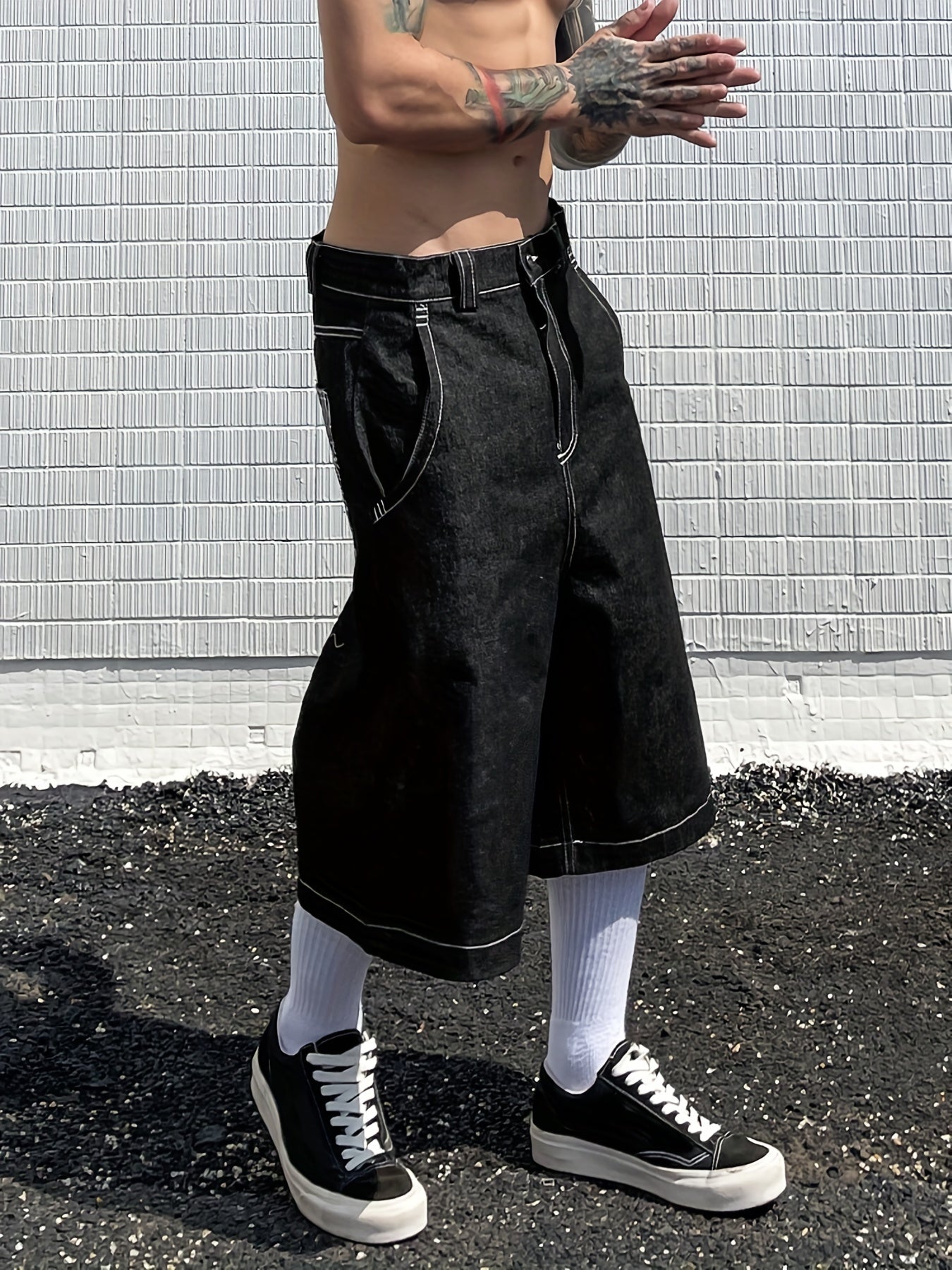 Mens Trendy Embroidered Denim Shorts - Loose Fit, Casual Street Style Jorts - Fashionable Capri Pants for a Relaxed Look