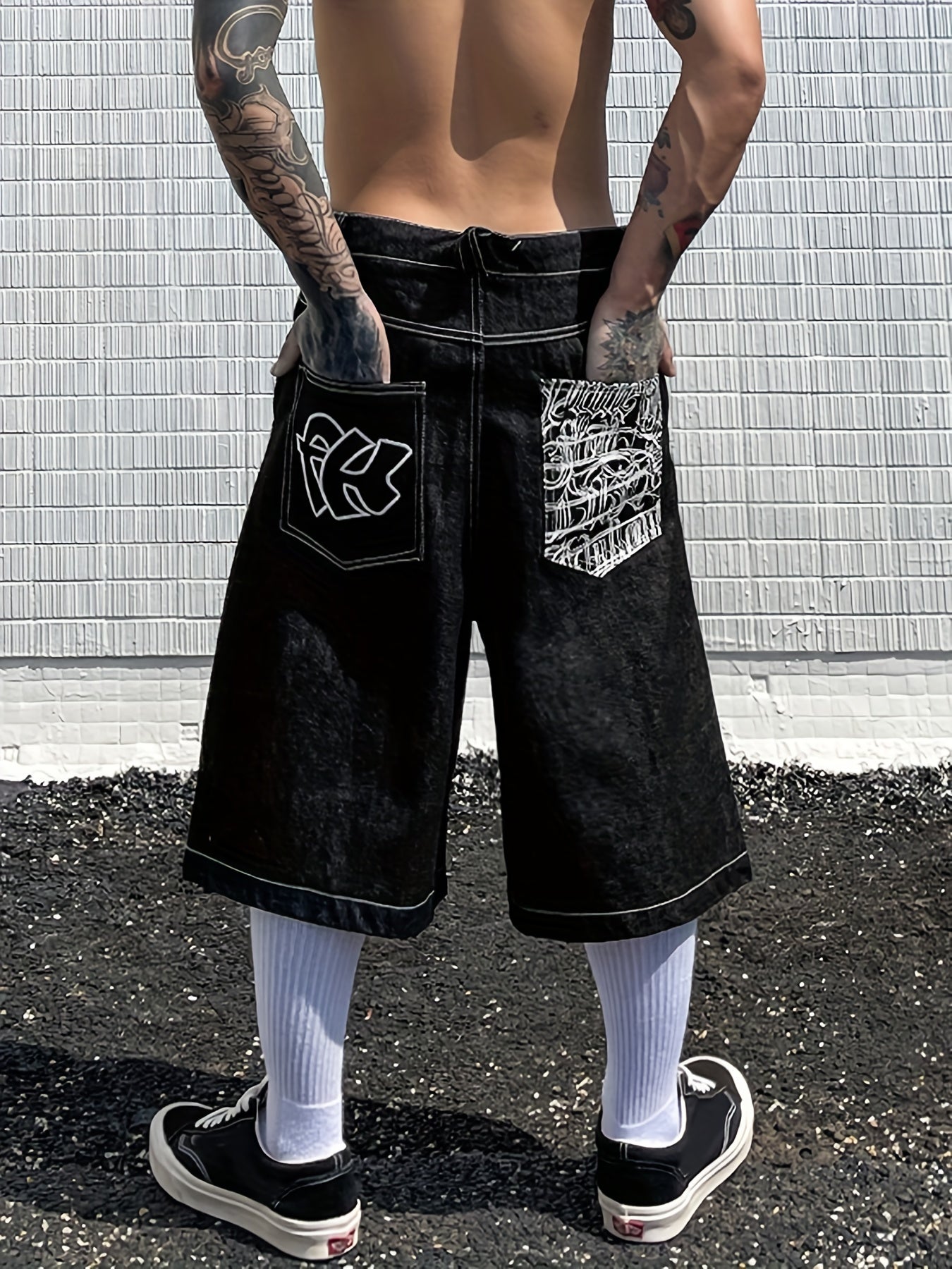 Mens Trendy Embroidered Denim Shorts - Loose Fit, Casual Street Style Jorts - Fashionable Capri Pants for a Relaxed Look